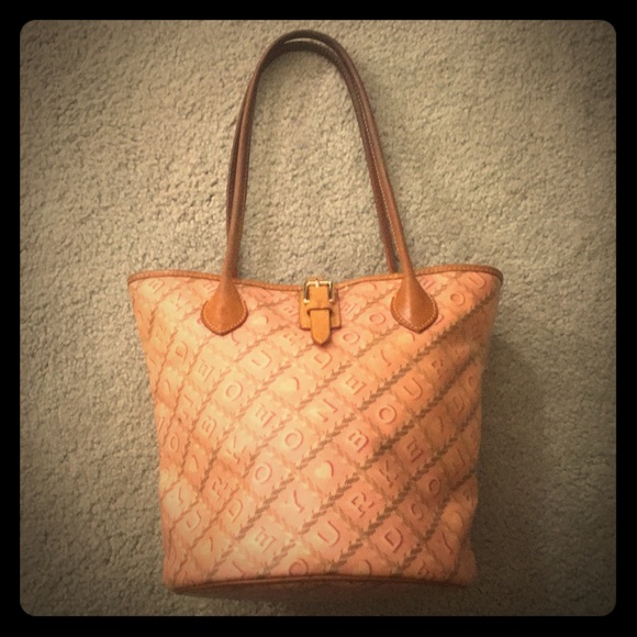 Dooney & Bourke Handbags - 💕Dooney & Bourke vintage tote j8388444 authentic